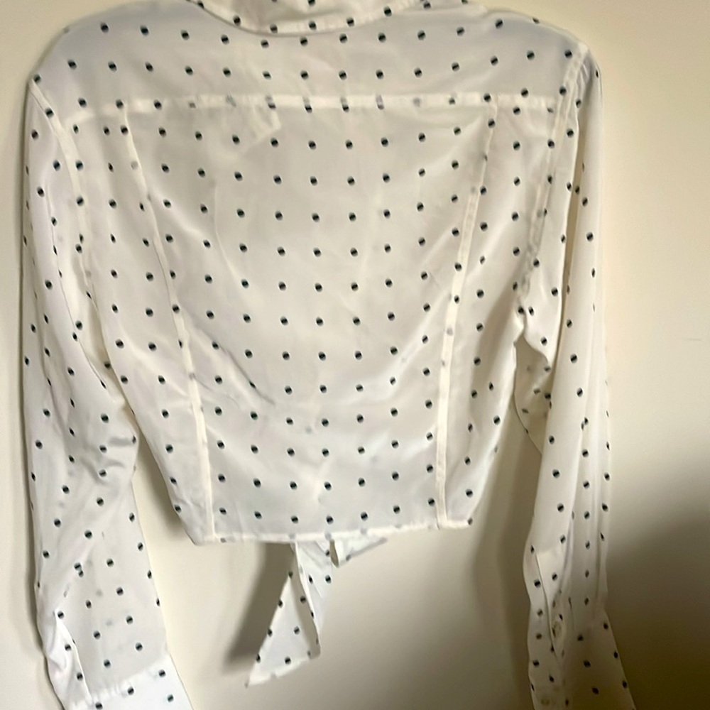 Diane Von Furstenberg Silk Crop Blouse. - Picture 2 of 6
